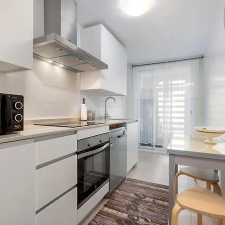 Awesome 3 Bedroom Apt, Wifi, Pool & Parking Rdr240 אסטפונה