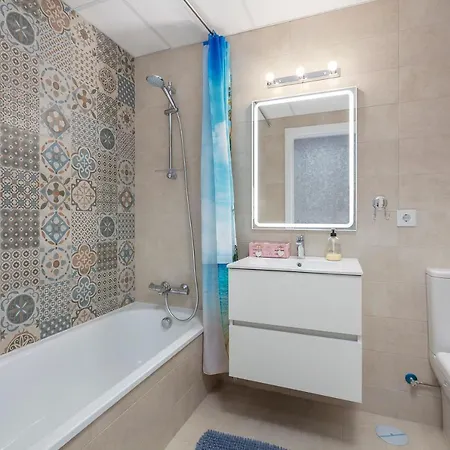 דירה Awesome 3 Bedroom Apt, Wifi, Pool & Parking Rdr240 *