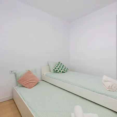 דירה Awesome 3 Bedroom Apt, Wifi, Pool & Parking Rdr240 *